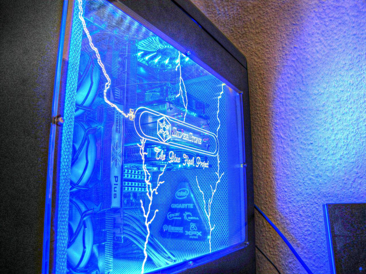 [02/12/2011] Blitzeinschlag im PC: Casemod The Blue Flash (122)