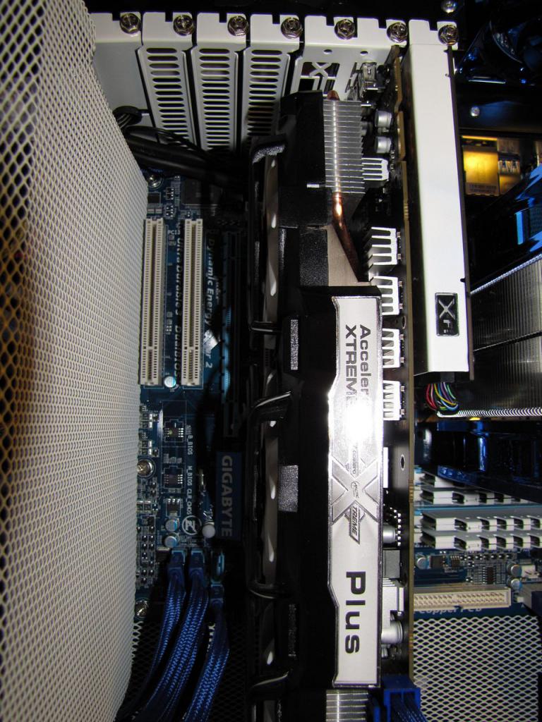 [02/12/2011] Blitzeinschlag im PC: Casemod The Blue Flash (127)