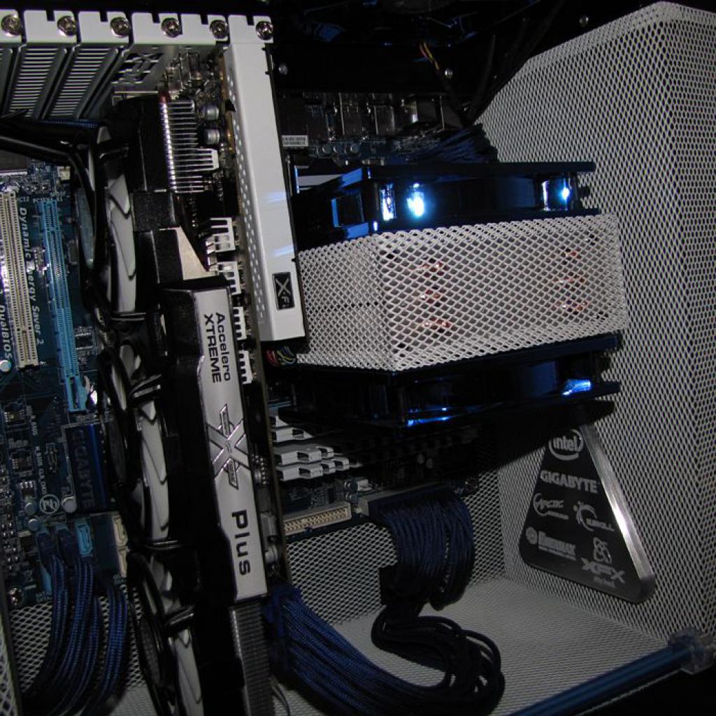 [02/12/2011] Blitzeinschlag im PC: Casemod The Blue Flash (134)