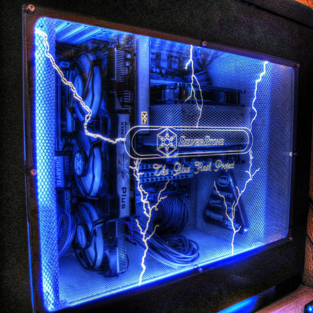 [02/12/2011] Blitzeinschlag im PC: Casemod The Blue Flash (135)