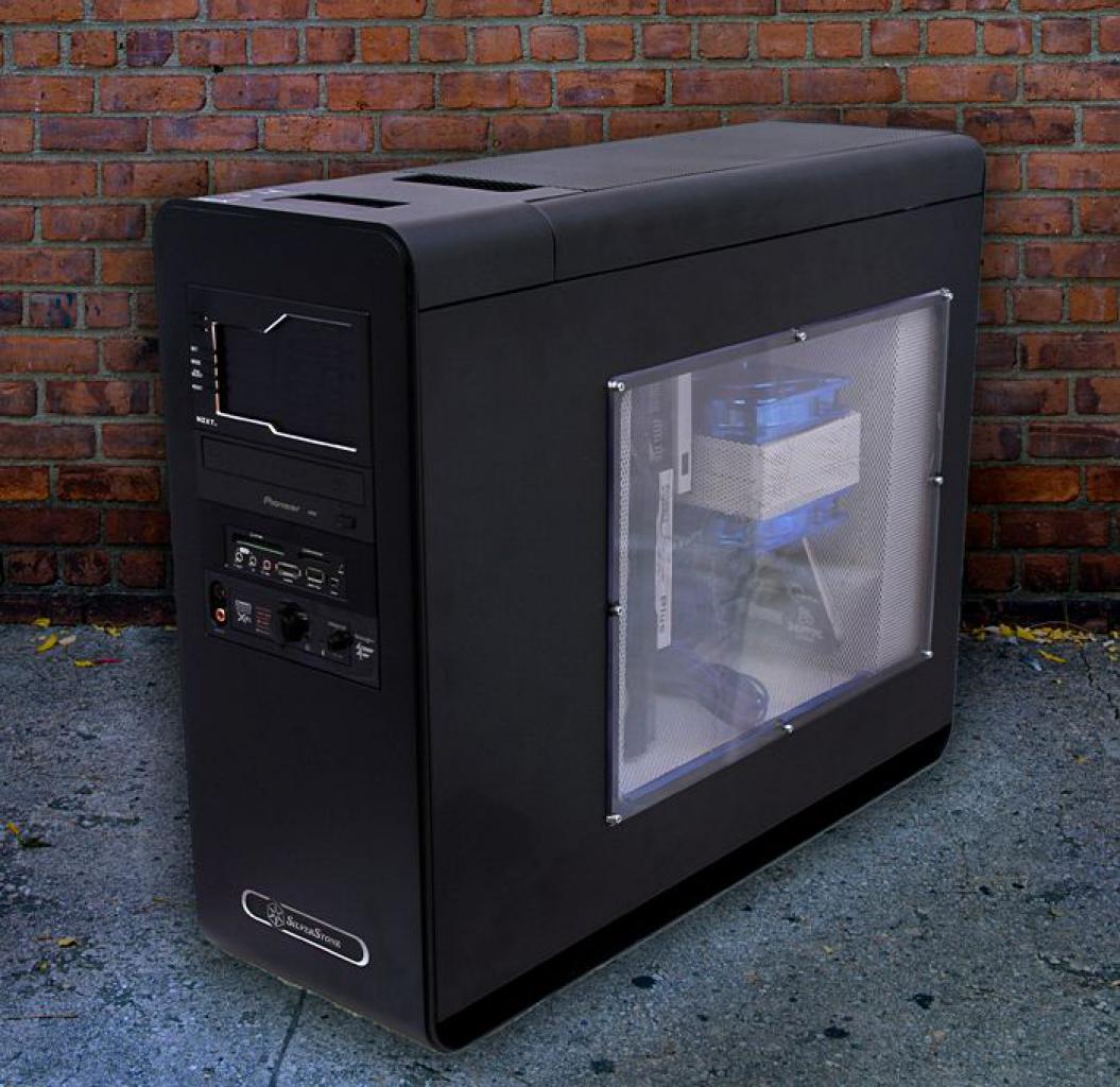 [02/12/2011] Blitzeinschlag im PC: Casemod The Blue Flash (142)