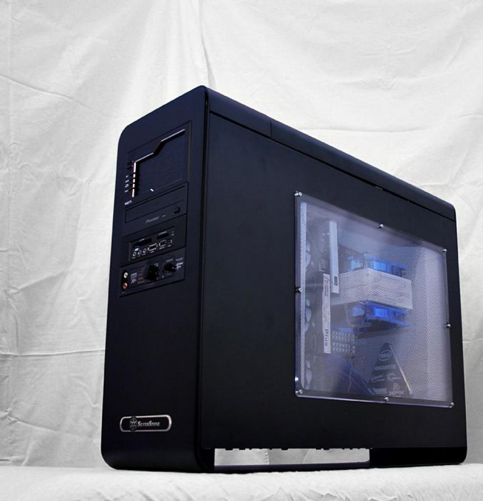 [02/12/2011] Blitzeinschlag im PC: Casemod The Blue Flash (144)
