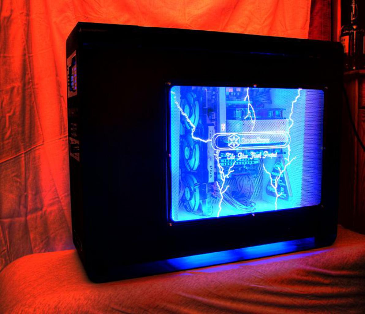 [02/12/2011] Blitzeinschlag im PC: Casemod The Blue Flash (145)