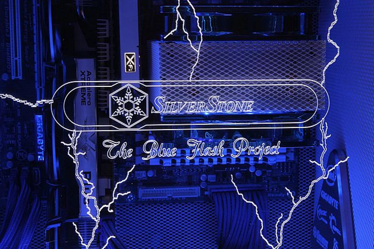 [02/12/2011] Blitzeinschlag im PC: Casemod The Blue Flash (147)