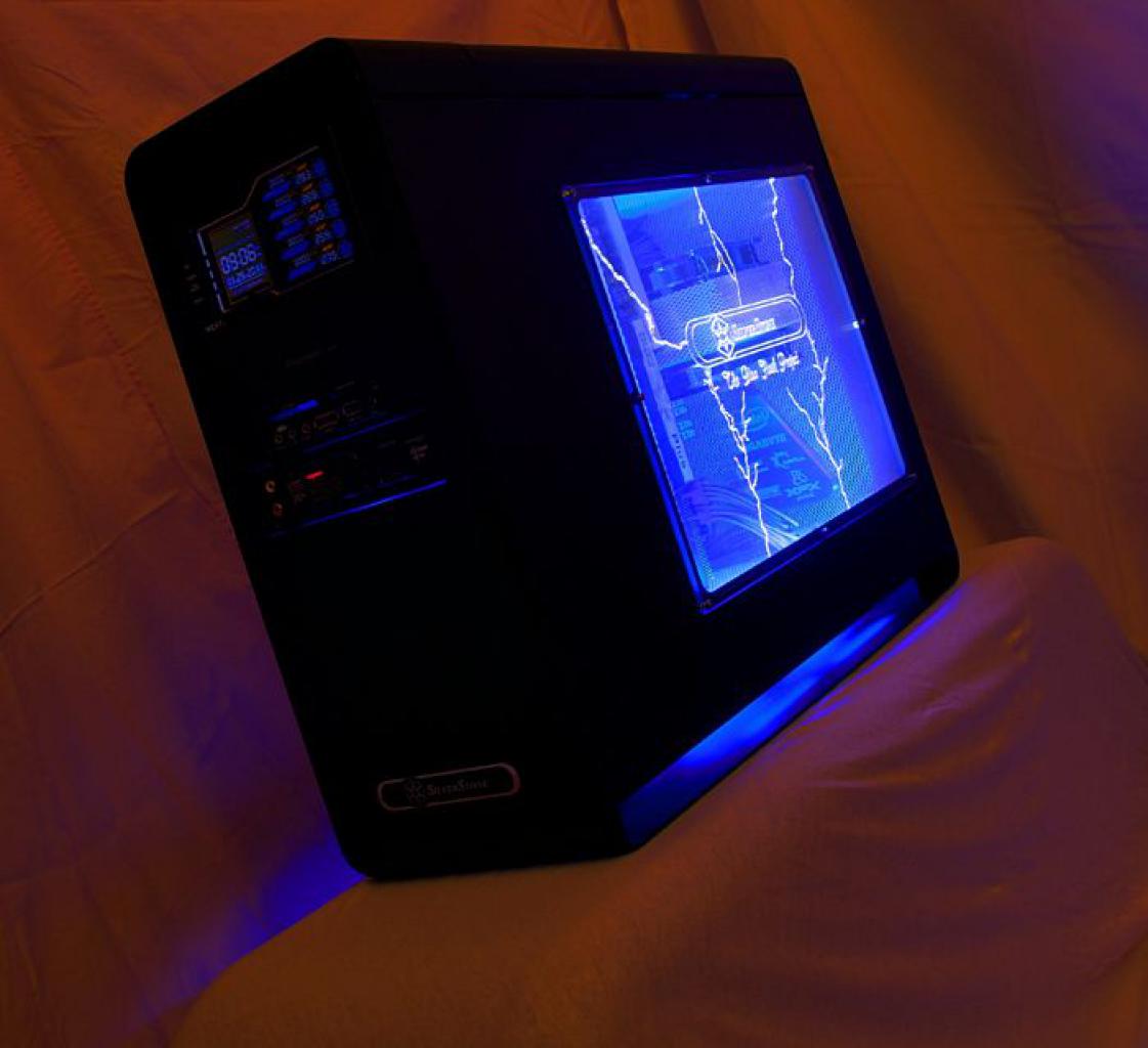 [02/12/2011] Blitzeinschlag im PC: Casemod The Blue Flash (149)