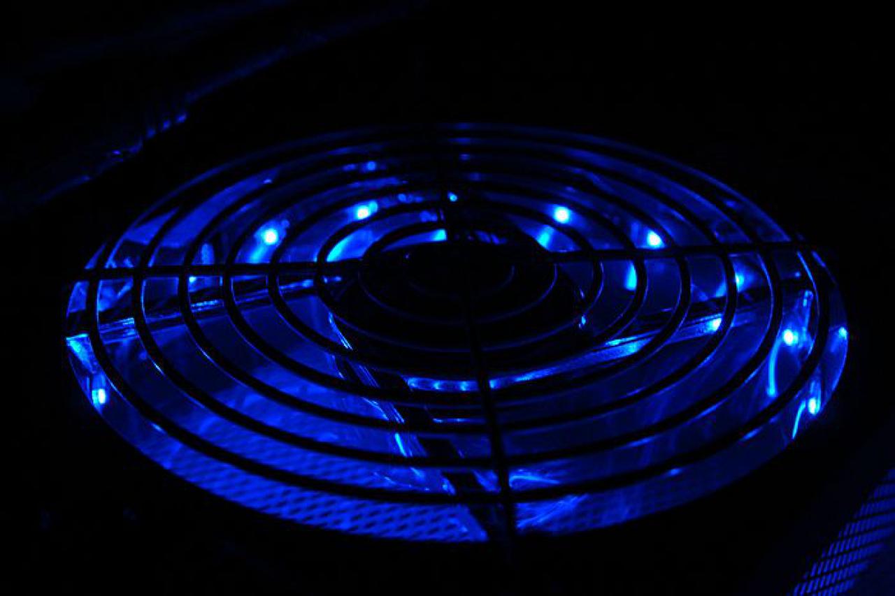 [02/12/2011] Blitzeinschlag im PC: Casemod The Blue Flash (155)