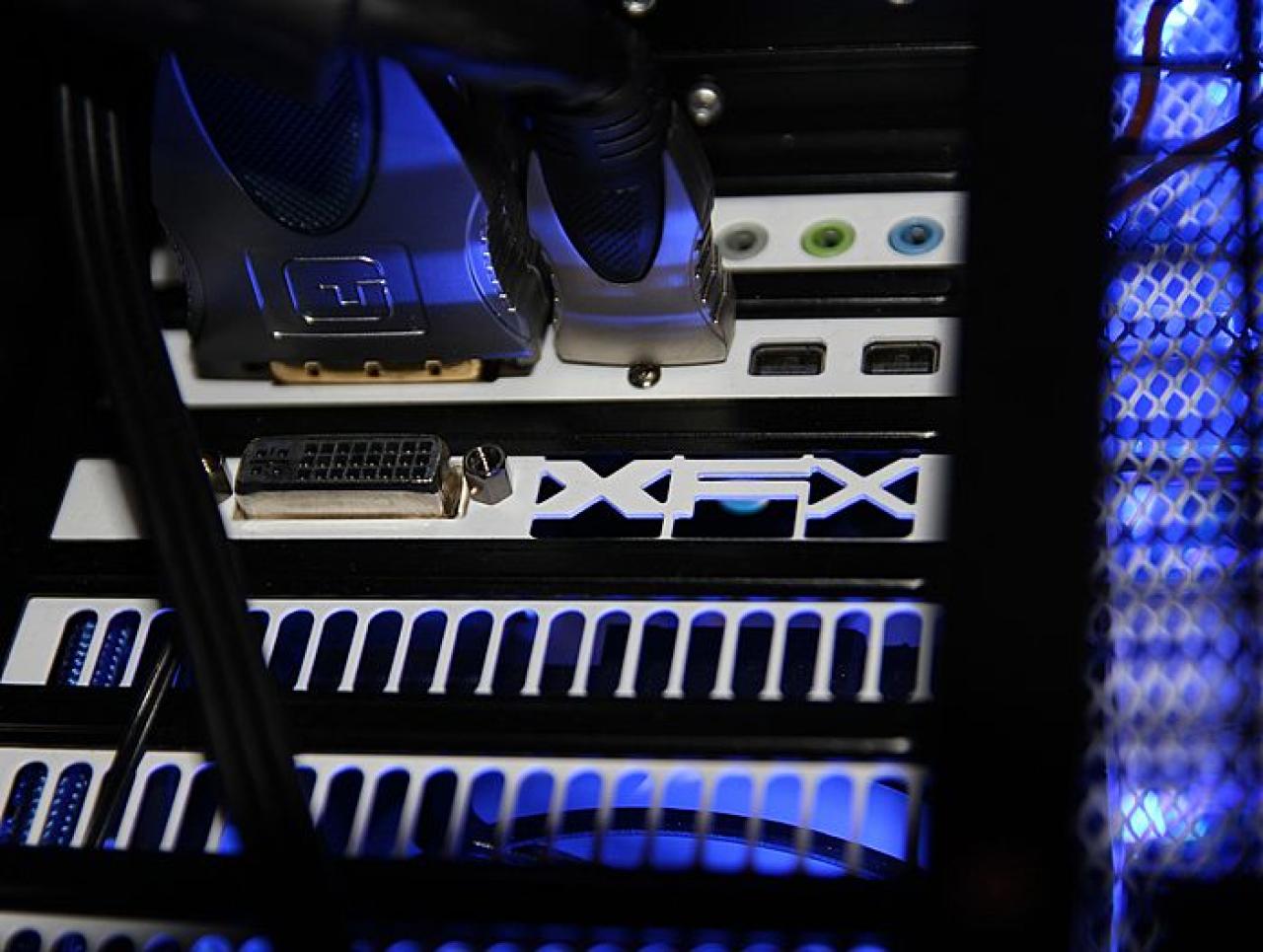 [02/12/2011] Blitzeinschlag im PC: Casemod The Blue Flash (159)