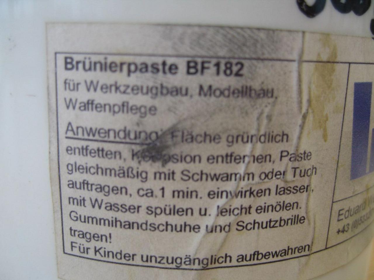 [23/12/2011] Externer runder Hingucker-Radiator: Holz trifft auf Lochblech (24)