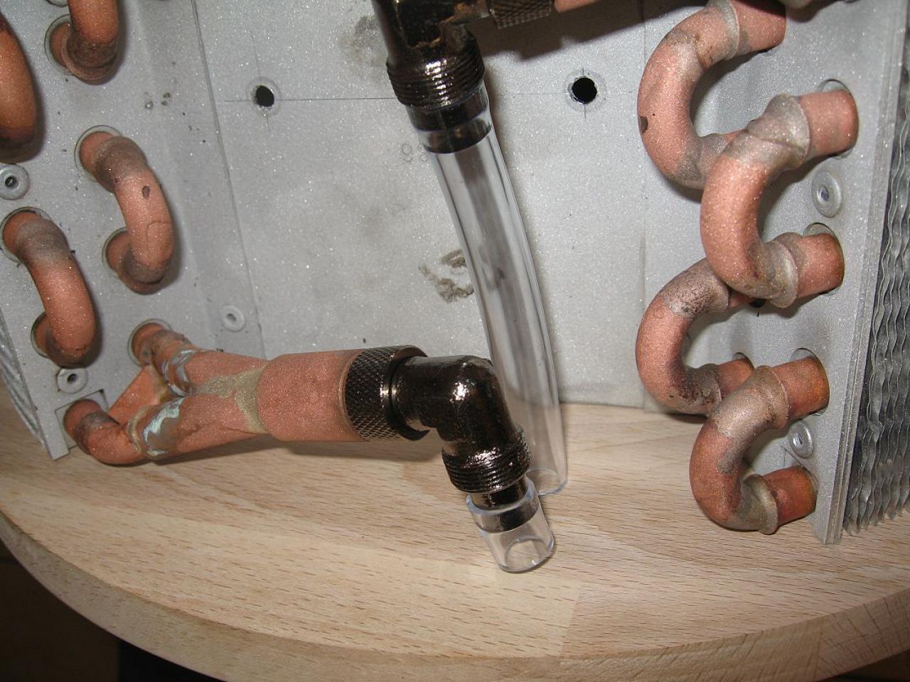 [23/12/2011] Externer runder Hingucker-Radiator: Holz trifft auf Lochblech (27)