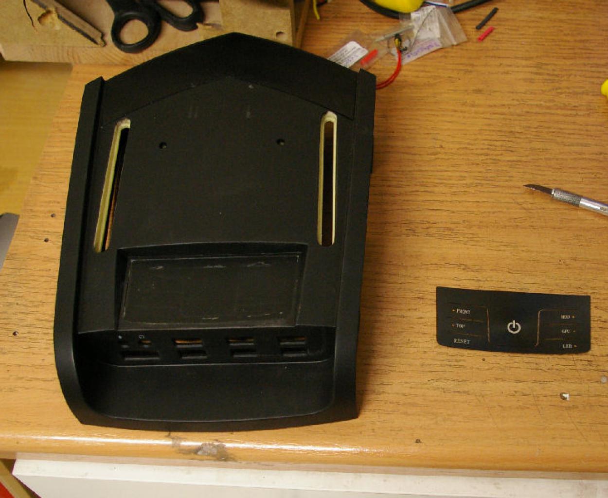 [13/01/2012] Mutiges Casemod-Projekt mit Prototyp-Gehäuse: Zwei PCs in einem Tower (10)