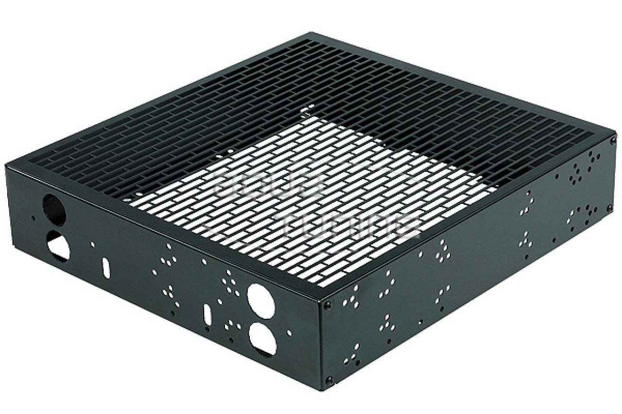 [14/01/2012] Die neue Phobya Nova 1080 Box bietet viele Möglichkeiten zur Montage von Zubehör. (1)