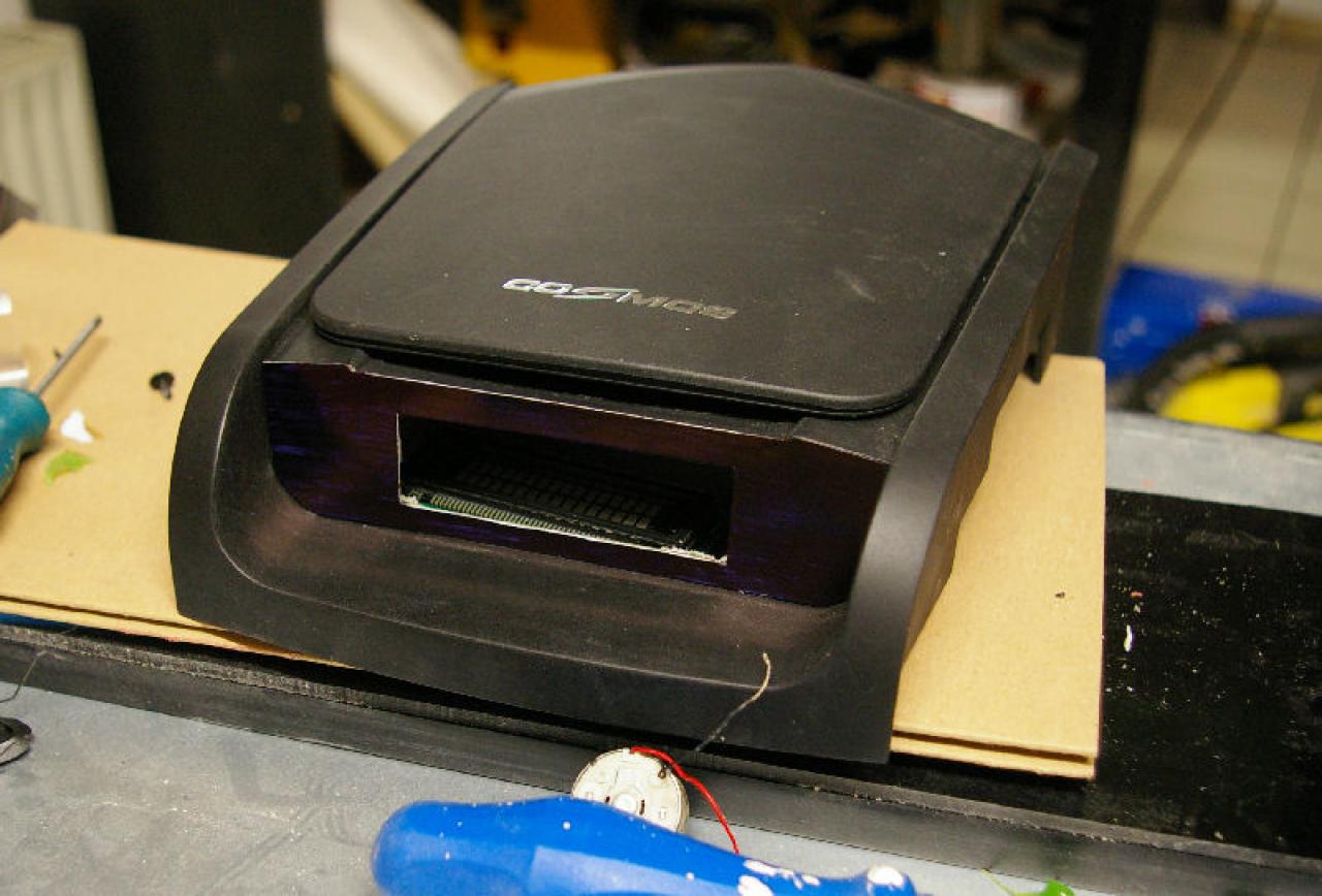 [13/01/2012] Mutiges Casemod-Projekt mit Prototyp-Gehäuse: Zwei PCs in einem Tower (13)