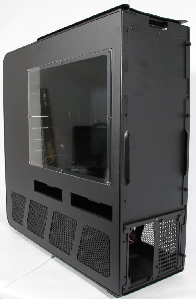 [25/01/2012] 2011 Silverstone Temjin TJ11B-W: High-End-Gehäuse mit gedrehtem Aufbau für 530 Euro 01