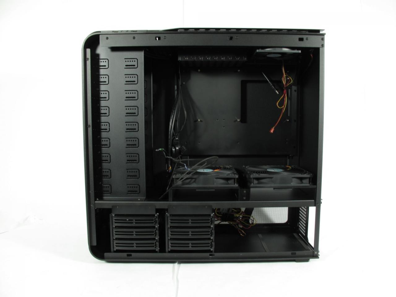 [25/01/2012] 2011 Silverstone Temjin TJ11B-W: High-End-Gehäuse mit gedrehtem Aufbau für 530 Euro 01