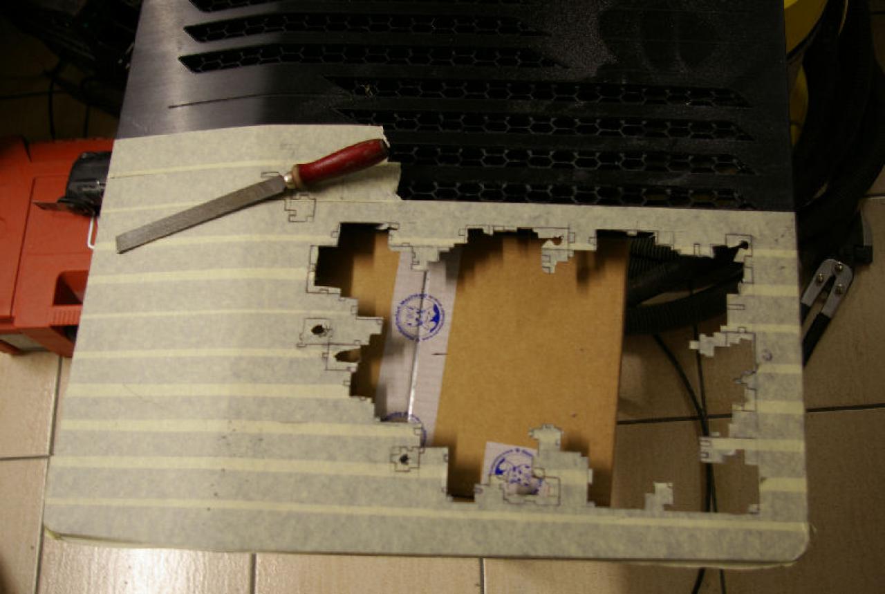 [13/01/2012] Mutiges Casemod-Projekt mit Prototyp-Gehäuse: Zwei PCs in einem Tower (17)