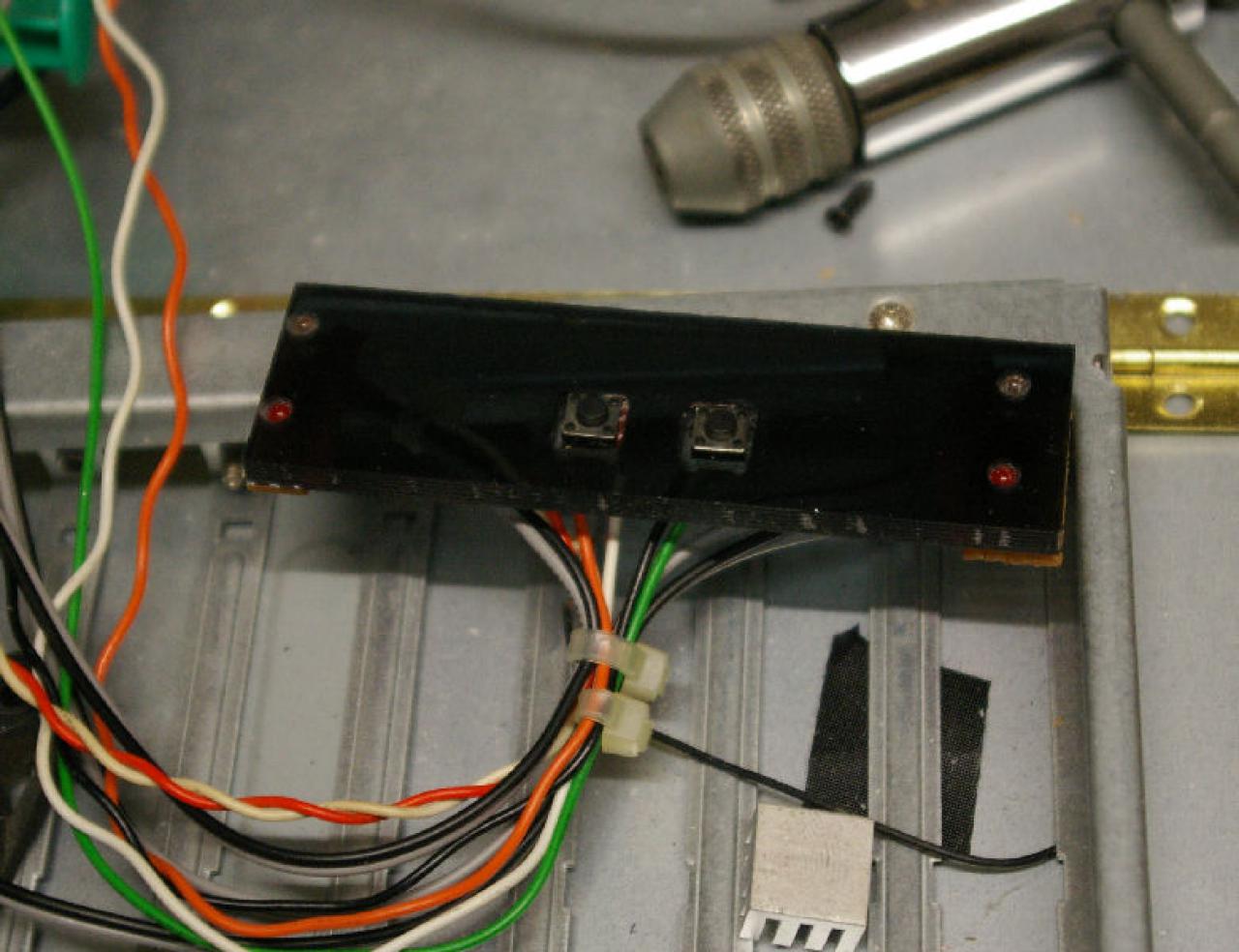 [13/01/2012] Mutiges Casemod-Projekt mit Prototyp-Gehäuse: Zwei PCs in einem Tower (20)