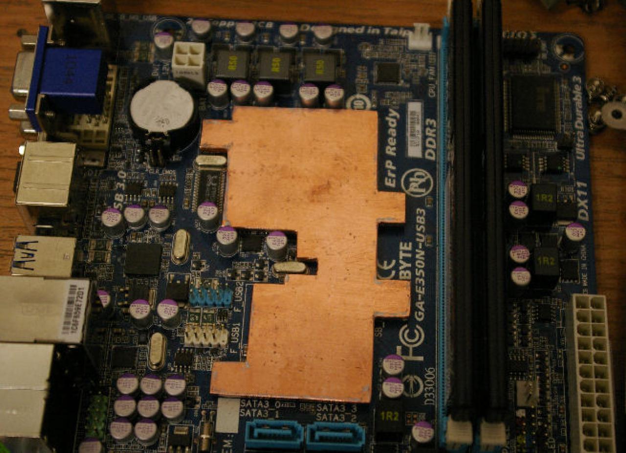 [13/01/2012] Mutiges Casemod-Projekt mit Prototyp-Gehäuse: Zwei PCs in einem Tower (37)