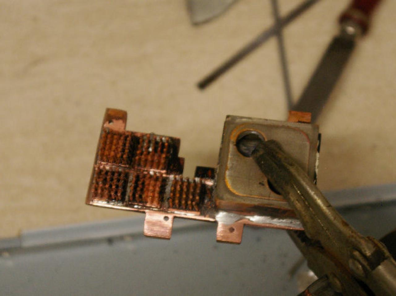 [13/01/2012] Mutiges Casemod-Projekt mit Prototyp-Gehäuse: Zwei PCs in einem Tower (38)