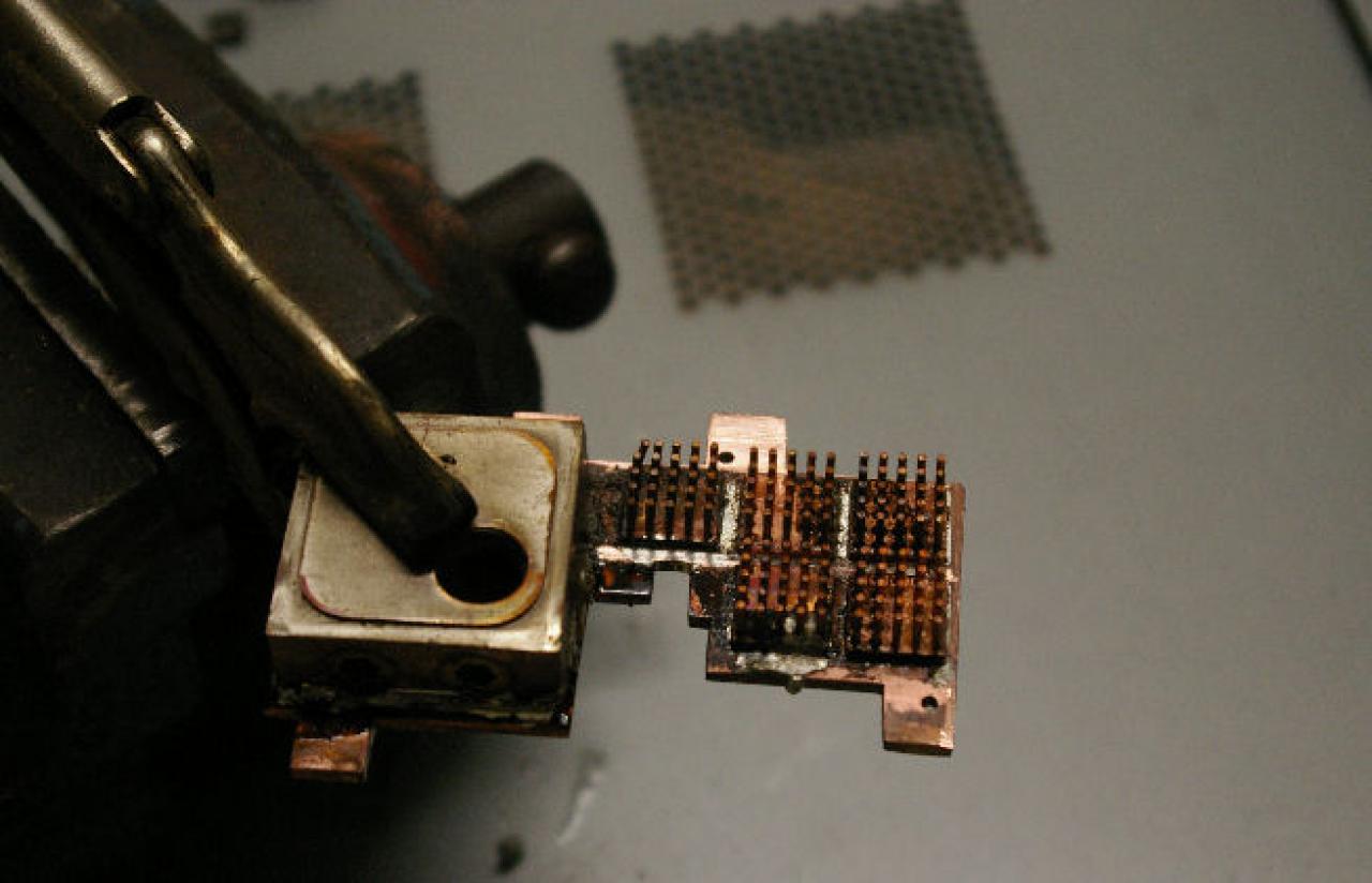 [13/01/2012] Mutiges Casemod-Projekt mit Prototyp-Gehäuse: Zwei PCs in einem Tower (39)