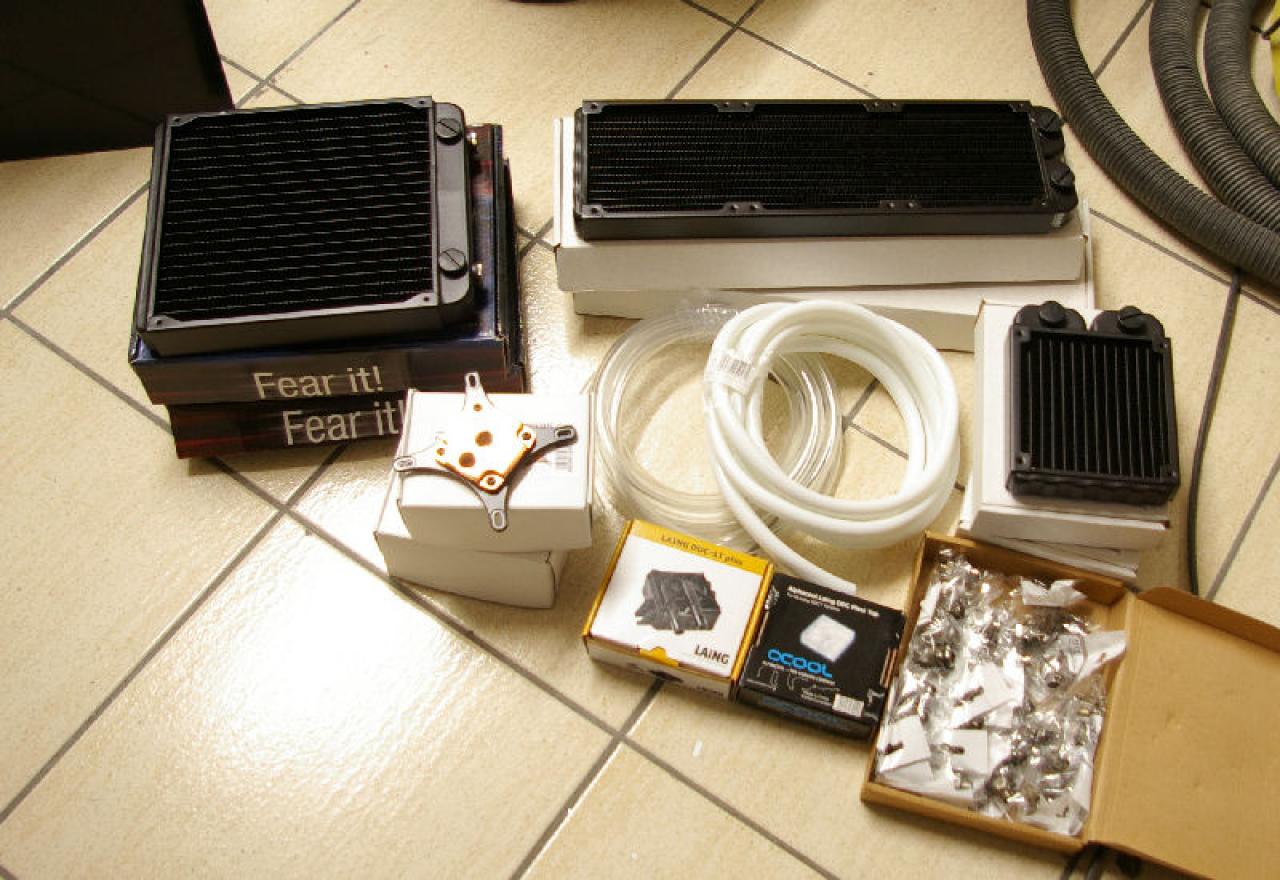 [13/01/2012] Mutiges Casemod-Projekt mit Prototyp-Gehäuse: Zwei PCs in einem Tower (55)
