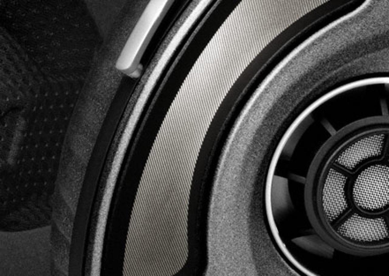[11/01/2012] Sennheiser hat mit dem HD 700 einen neuen High-End-Kopfhörer aus hochwertigen Materialien vorgestellt. (1)