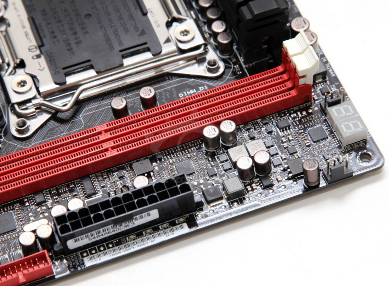 [09/01/2012] Sockel 2011 trifft Mikro-ATX: Asus ROG Rampage IV Gene (12)