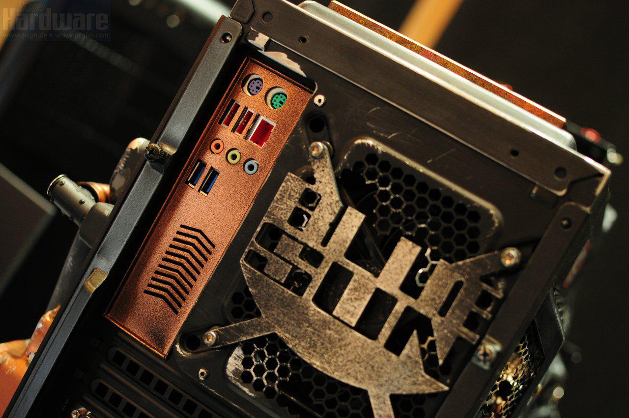 [13/01/2012] CES Corsair Carbide C400 Casemod by Bill Owens/MNPCTech (10)
