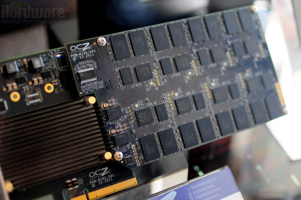 [13/01/2012] CES OCZ Revodrive Z5 02