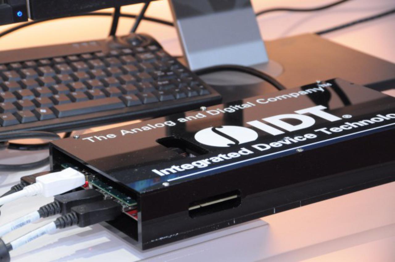 [17/01/2012] CES 2012: Daisy-Chaining erlaubt theoretisch bis zu 63 Monitore an nur einer Grafikkarte. (3)