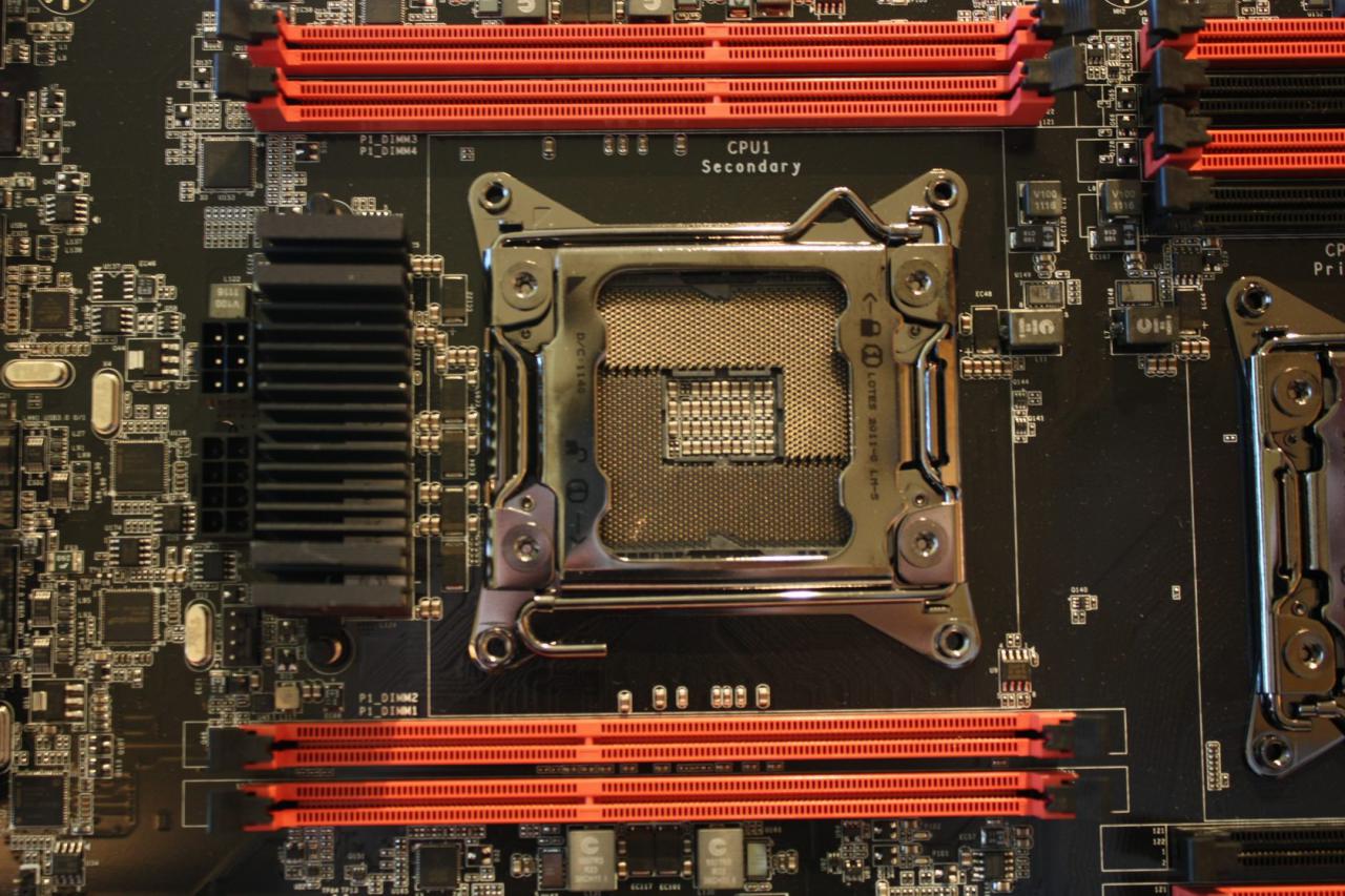 [13/01/2012] EVGA SR-X Dual-Sockel-2011-Motherboard (3)