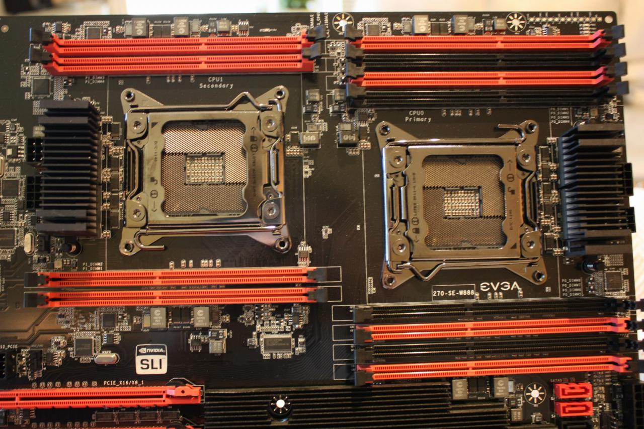 [13/01/2012] EVGA SR-X Dual-Sockel-2011-Motherboard (5)