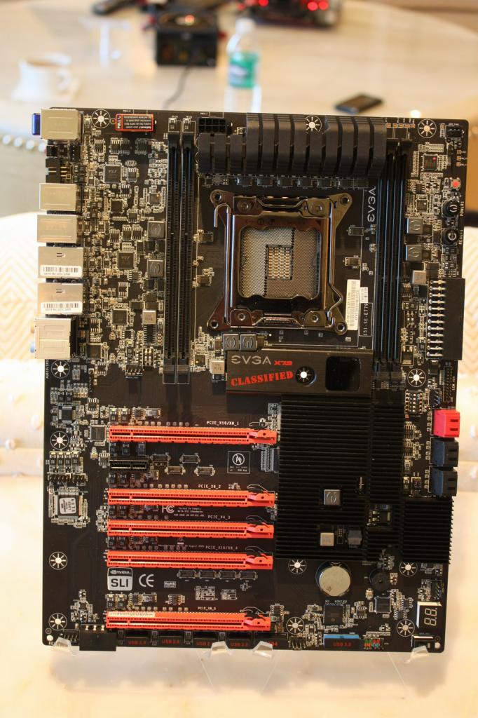 [13/01/2012] EVGA X79 Classified (1)