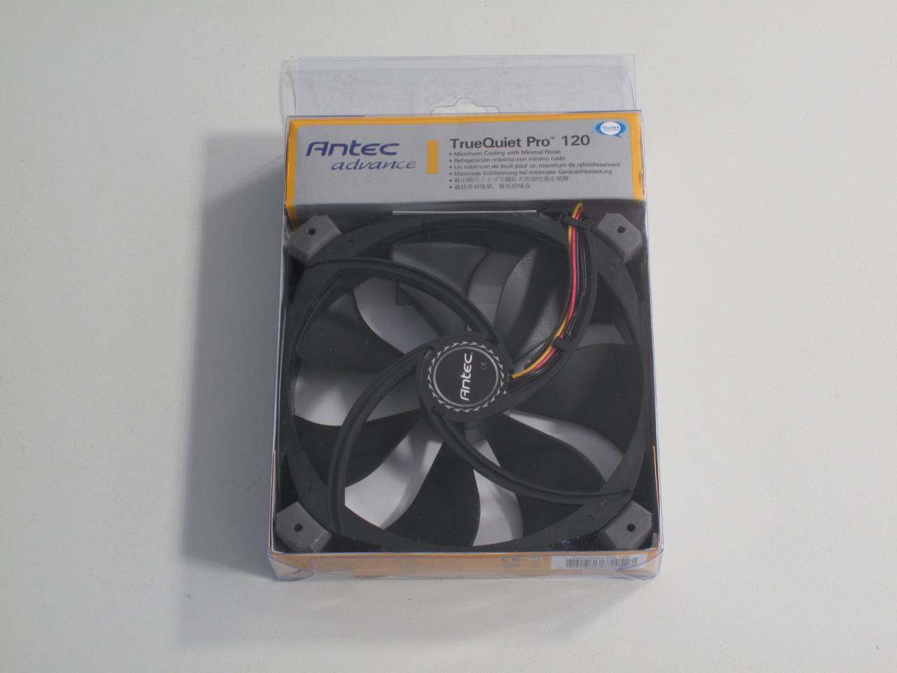 [20/01/2012] Anders als Marc hat Stephan nur einen neuen Propeller auf Lager. Aber die Menge macht es ja nicht nicht immer und unser Experte für Kühlung ist sich sicher, dass der neue Antec True Quiet Pro 120 alles wegblasen wird.