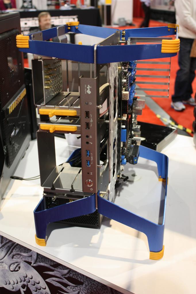 [11/01/2012] CES 2012: In Win zeigt Xframe Limited Edition (3)