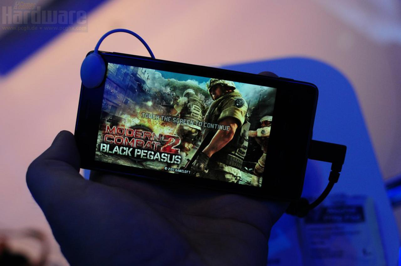 [11/01/2012] Intel Referenz Smartphone (11)