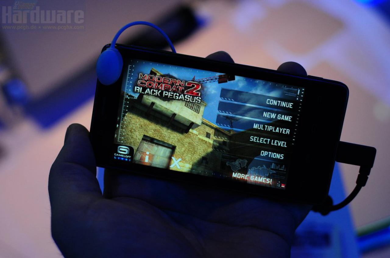 [11/01/2012] Intel Referenz Smartphone (13)