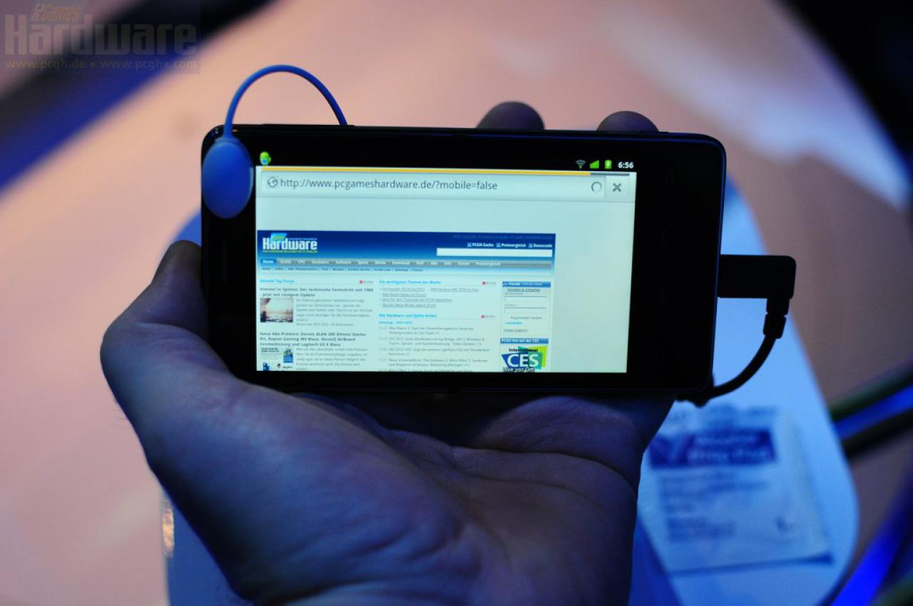 [11/01/2012] Intel Referenz Smartphone (15)