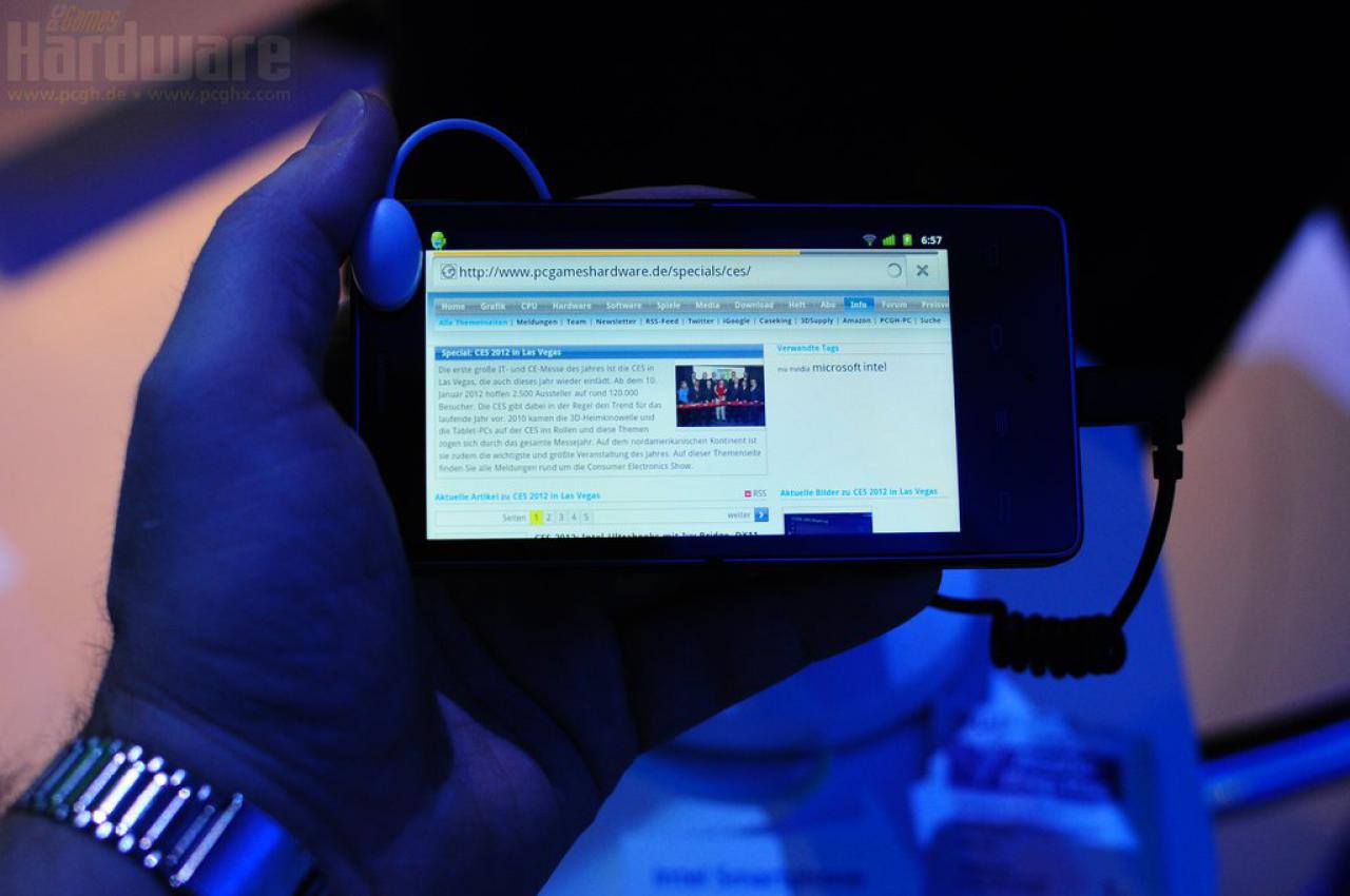 [11/01/2012] Intel Referenz Smartphone (16)