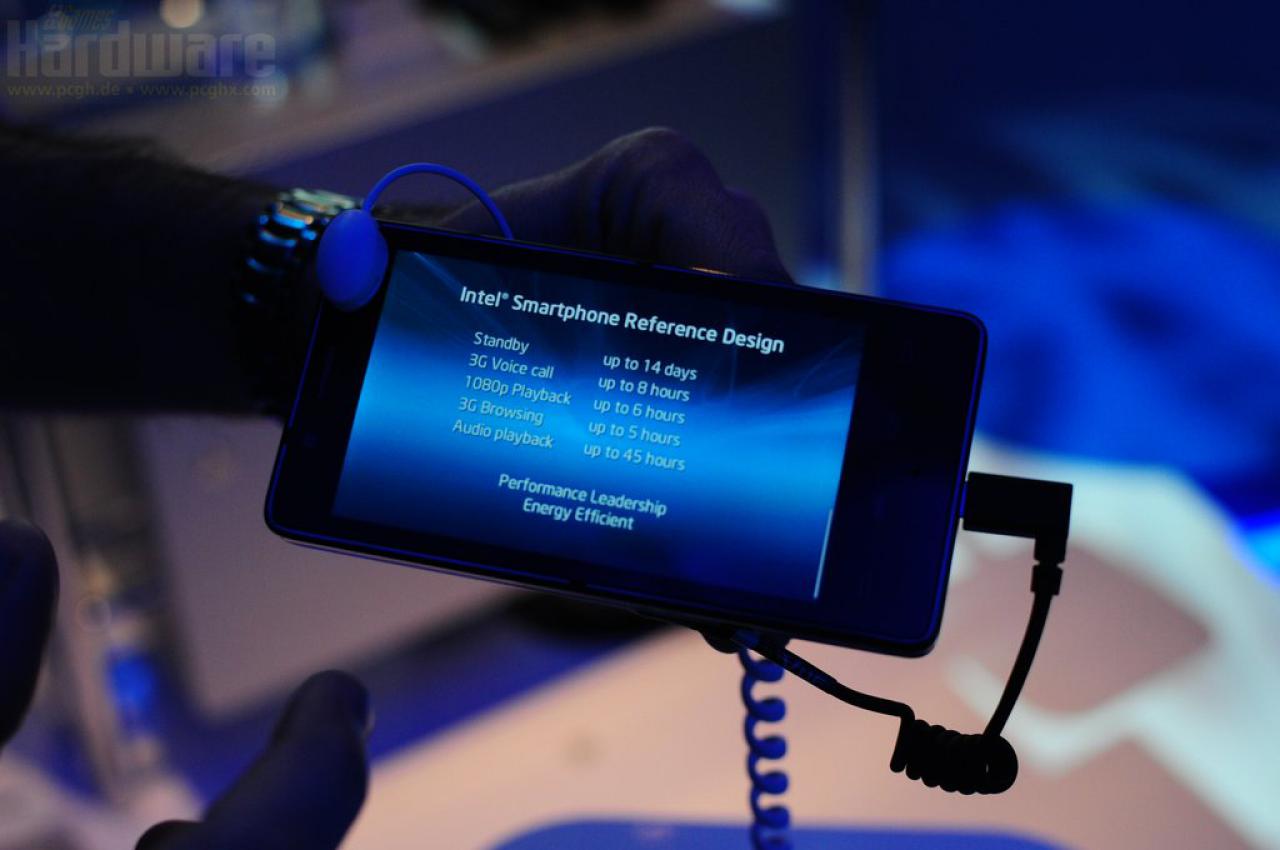 [11/01/2012] Intel Referenz Smartphone (20)