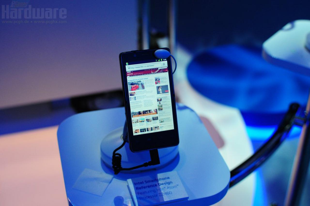 [11/01/2012] Intel Referenz Smartphone (3)