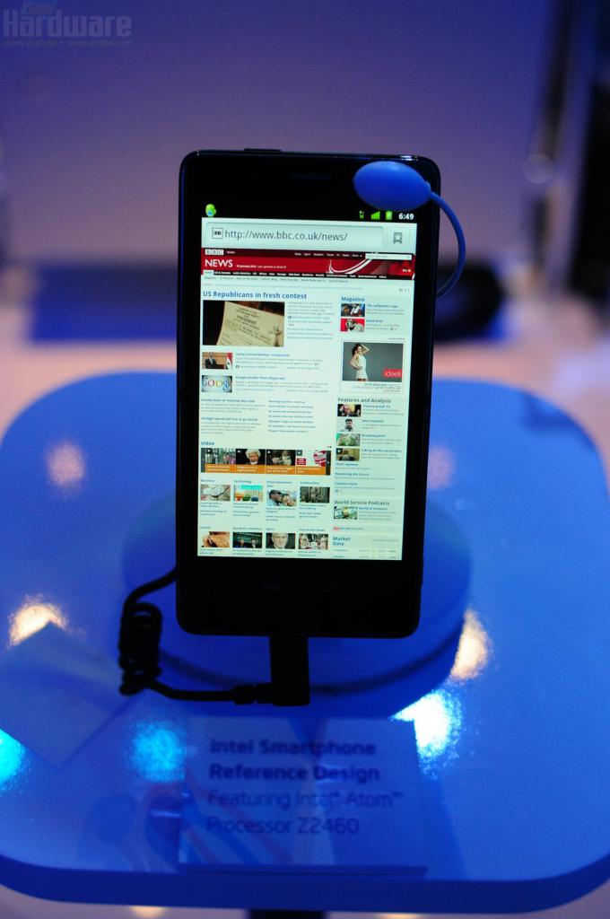 [11/01/2012] Intel Referenz Smartphone (4)