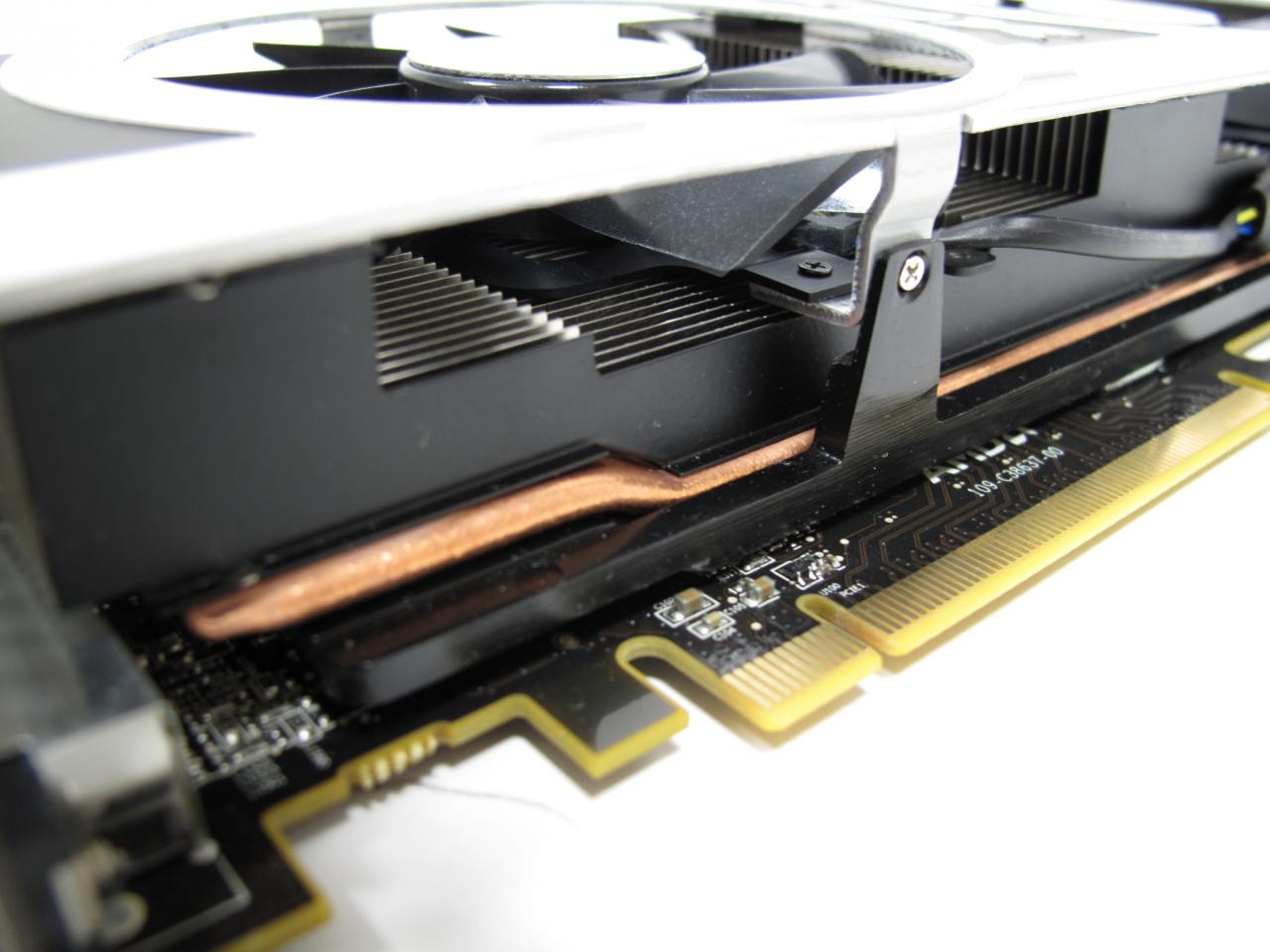 [18/01/2012] HD Radeon HD 7970 Double Dissipation Black Edition (11)