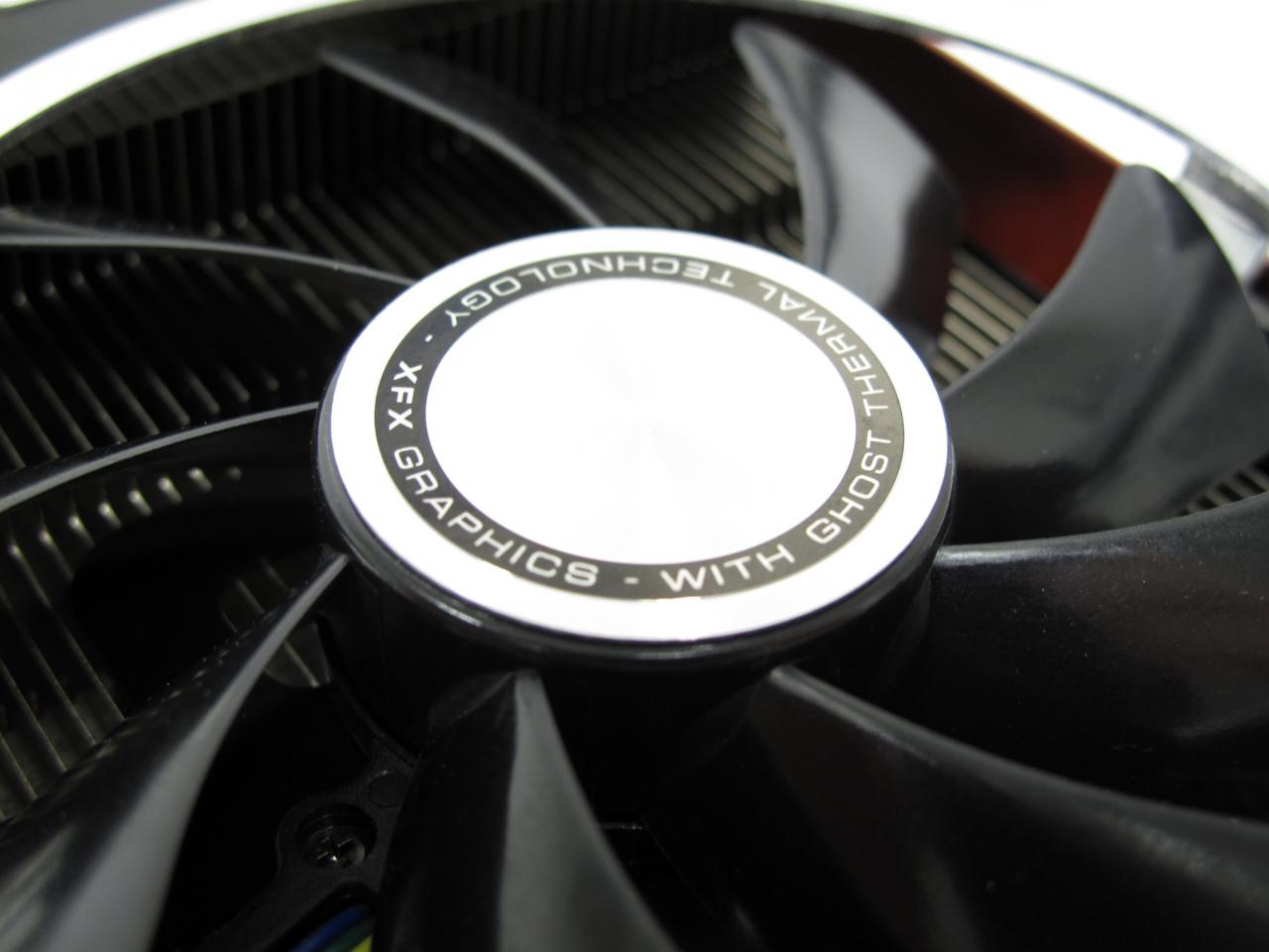 [18/01/2012] HD Radeon HD 7970 Double Dissipation Black Edition (4)