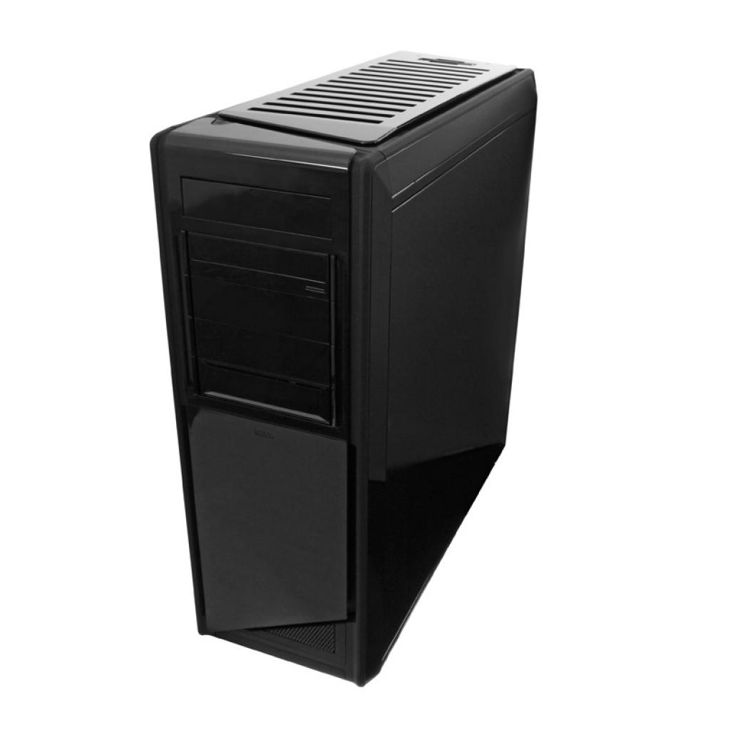 [13/01/2012] NZXT stellt Switch 810-Gehäuse offiziell vor (13)