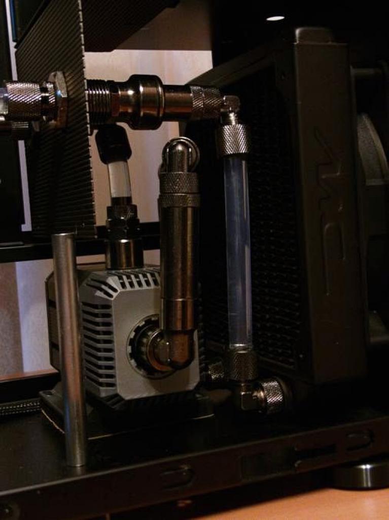 [23/01/2012] Update mit Netzteiltestgerät, Wakü-580 und schickem Triple-Radiator (11)