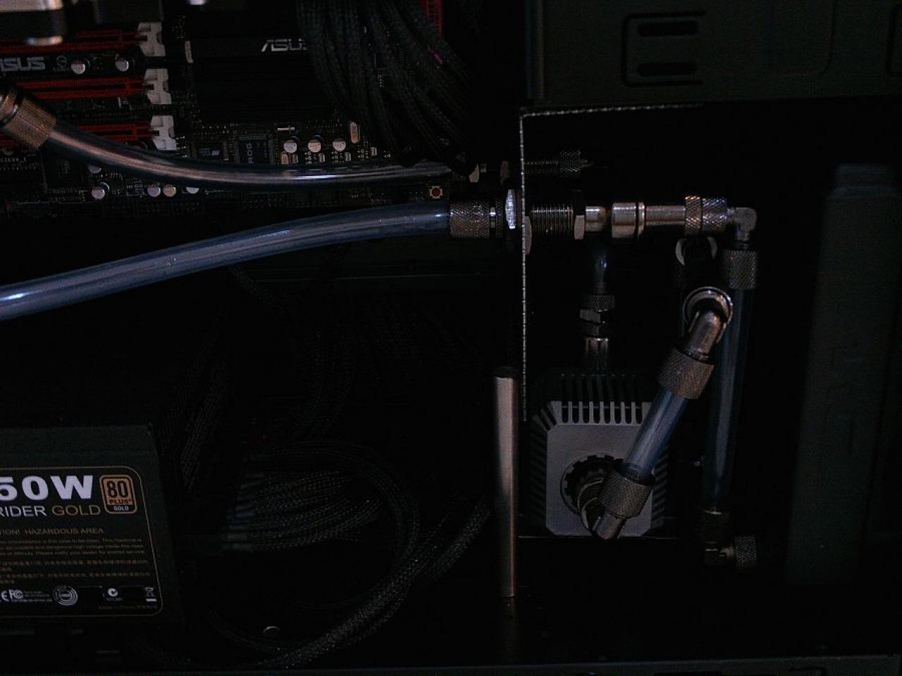 [23/01/2012] Update mit Netzteiltestgerät, Wakü-580 und schickem Triple-Radiator (40)