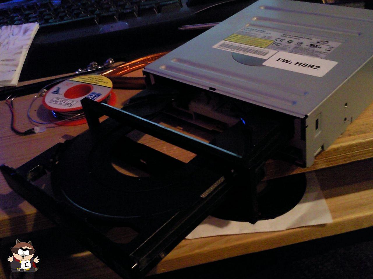 [31/01/2012] Fast and Furious: Raven-2-Casemod mit Carbonelementen und blauer Beleuchtung (5)