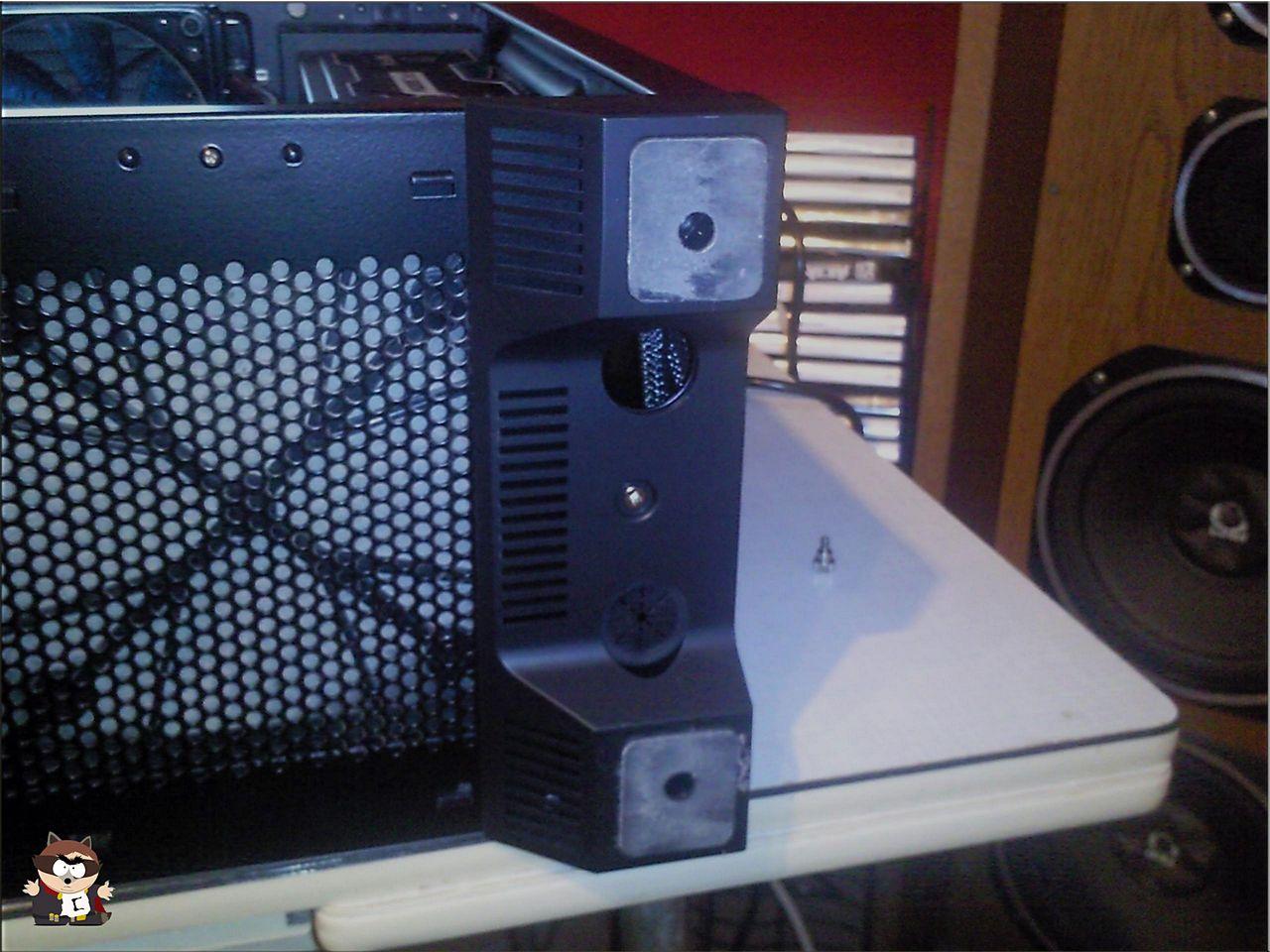 [31/01/2012] Fast and Furious: Raven-2-Casemod mit Carbonelementen und blauer Beleuchtung (11)