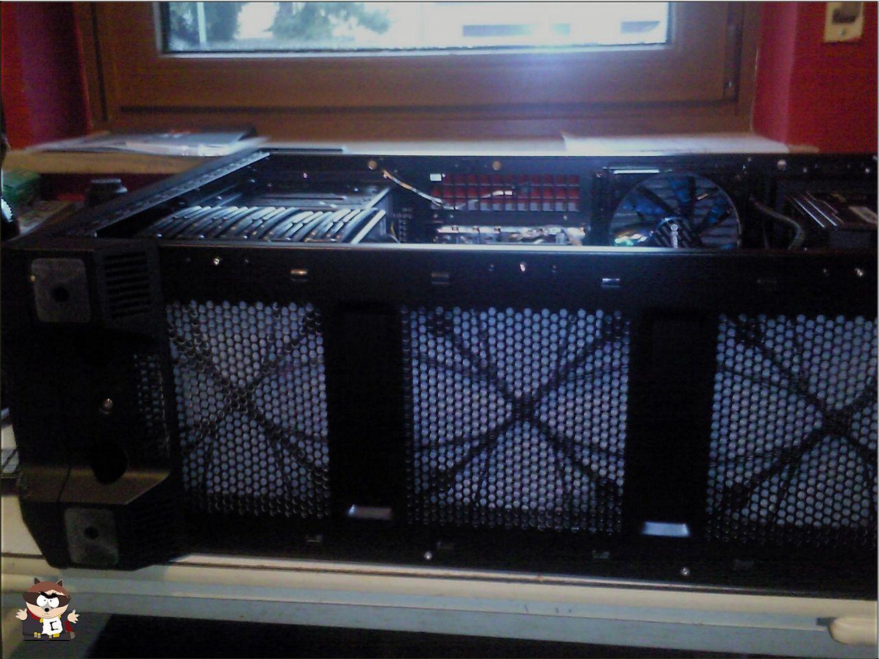 [31/01/2012] Fast and Furious: Raven-2-Casemod mit Carbonelementen und blauer Beleuchtung (12)