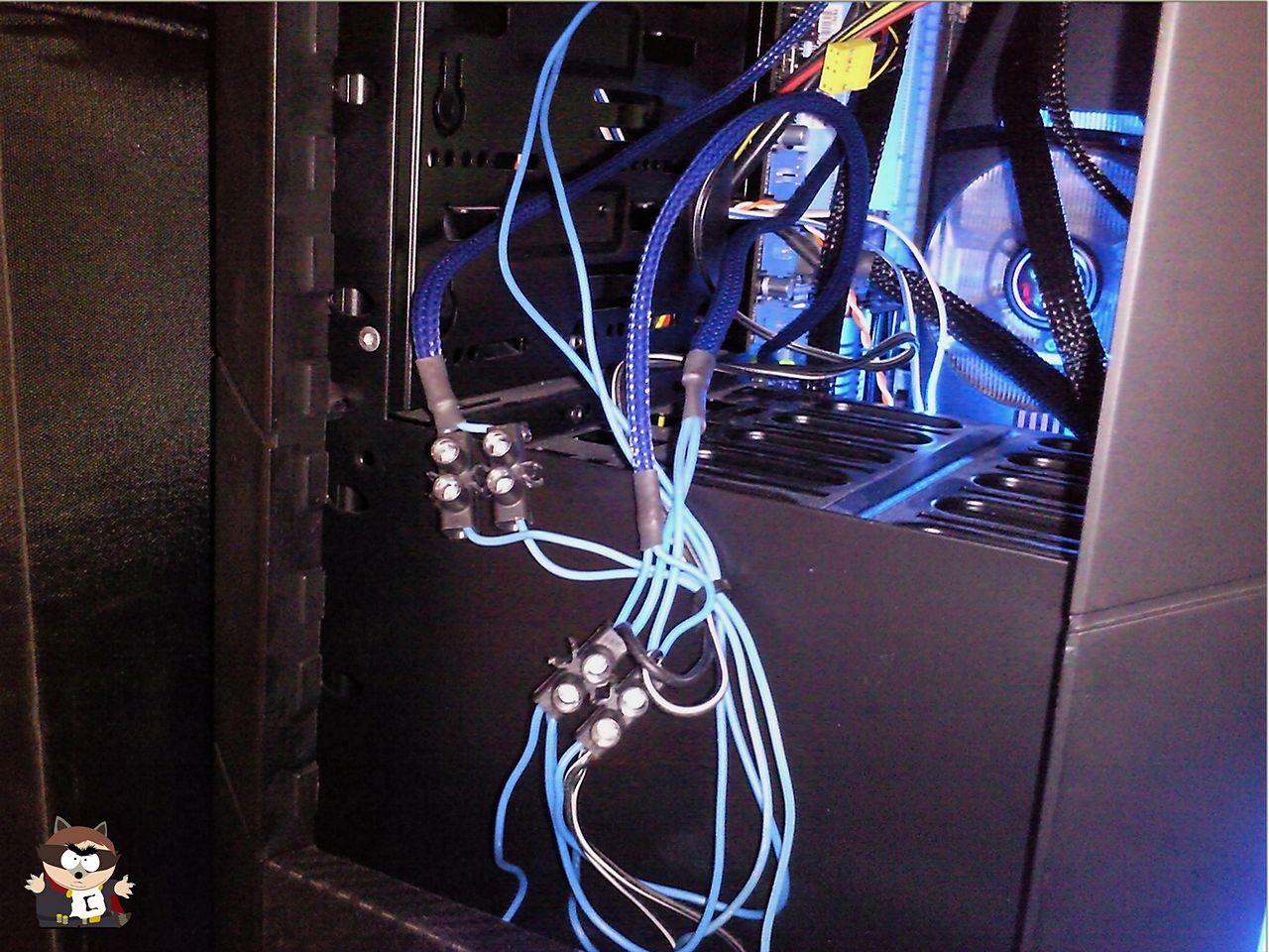 [31/01/2012] Fast and Furious: Raven-2-Casemod mit Carbonelementen und blauer Beleuchtung (14)